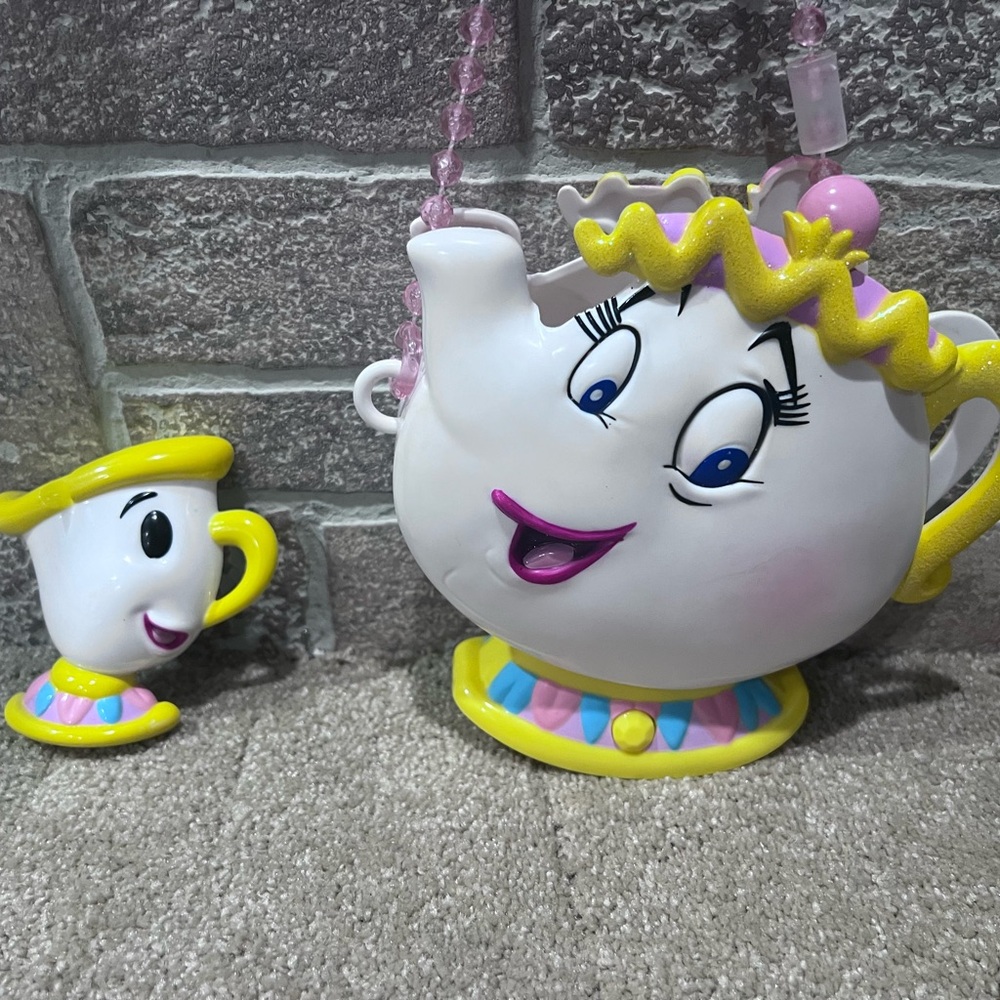 Disney Beauty & The Beast Mrs. Potts Teapot Musical Purse & Mirror Set
